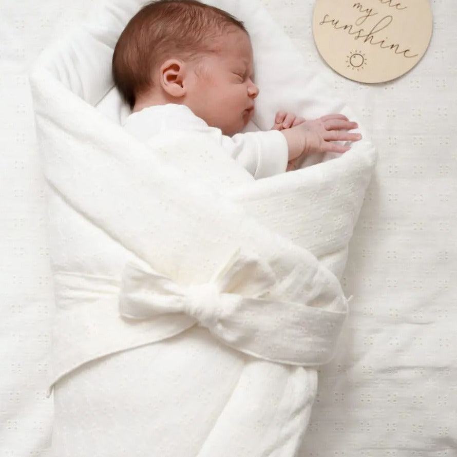 Baby Wrapper Geborduurd Ecru | Warm, Geborgenheid & Veiligheid