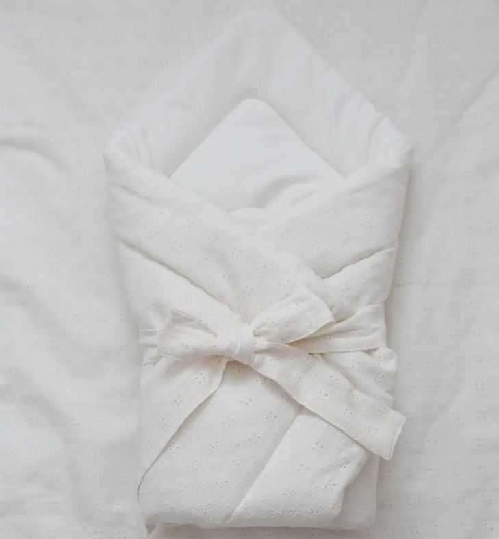 Baby Wrapper Geborduurd Ecru | Warm, Geborgenheid & Veiligheid