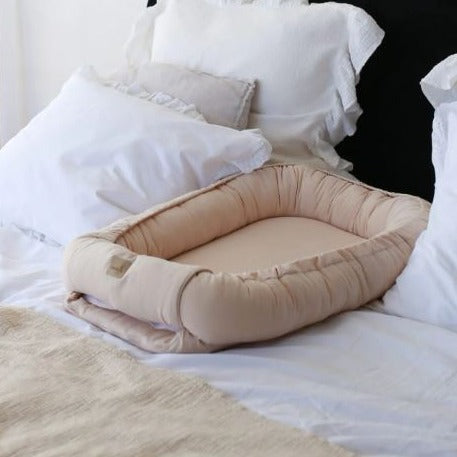 Babynest Licht Beige | Veilig , Zacht en uniek in zijn soort