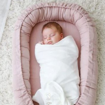 Babynest aus Leinen mit Schleife – Rose | Sicher, weich und einzigartig in seiner Art