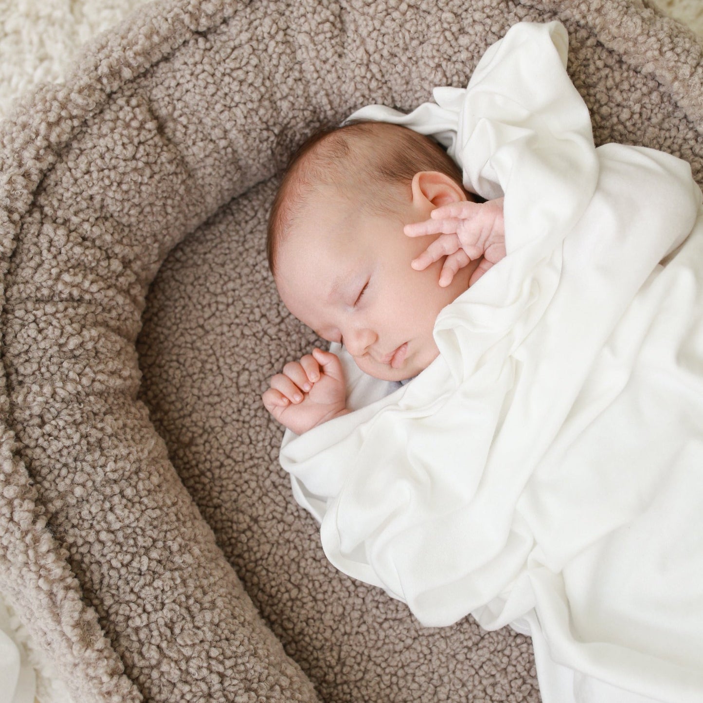 Babynest All Teddy - Taupe | Veilig , Zacht en uniek in zijn soort