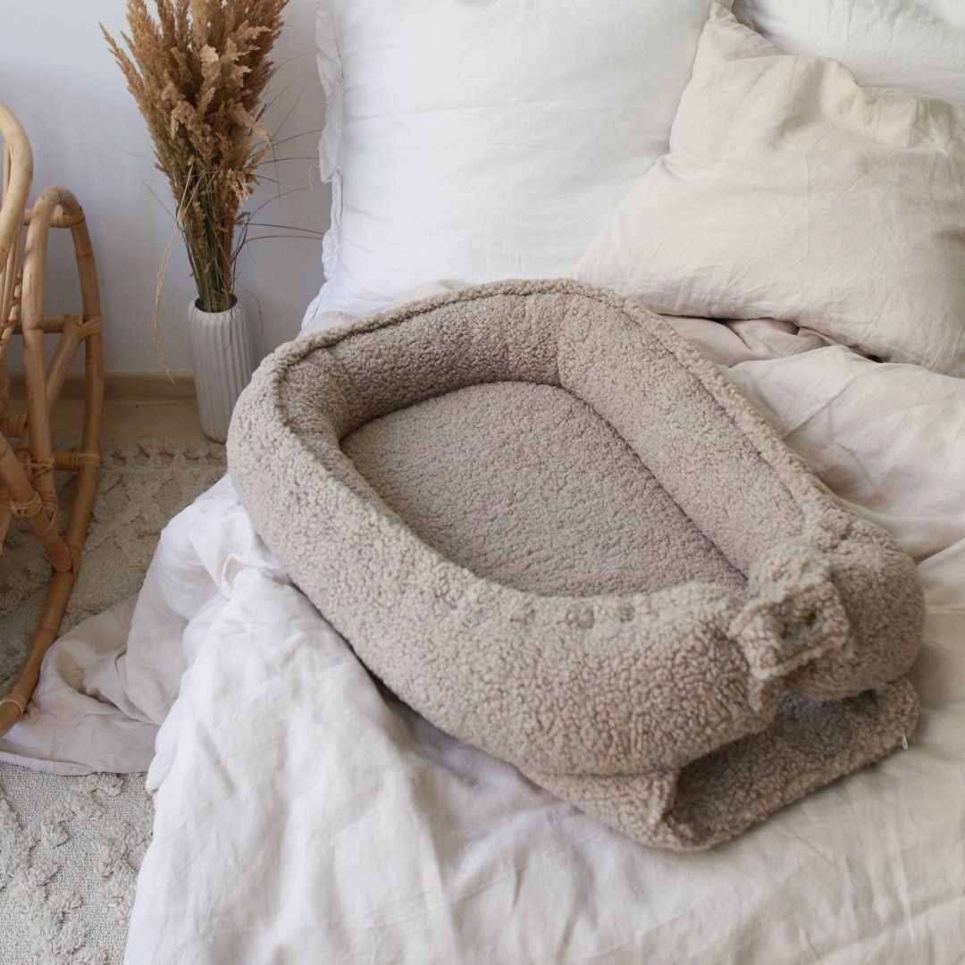 Babynest All Teddy - Taupe | Veilig , Zacht en uniek in zijn soort