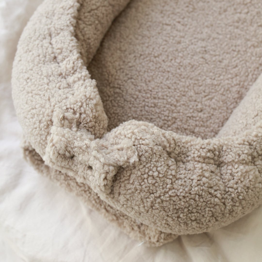 Babynest All Teddy - Taupe | Veilig , Zacht en uniek in zijn soort