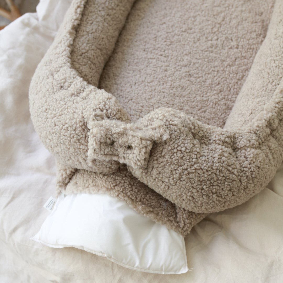 Babynest All Teddy - Taupe | Veilig , Zacht en uniek in zijn soort